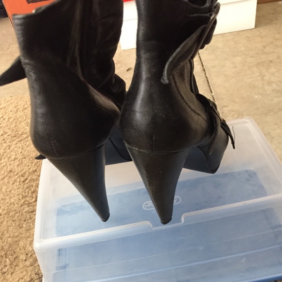 Steve Madden open toe ankle boot. - Picture 3 of 5